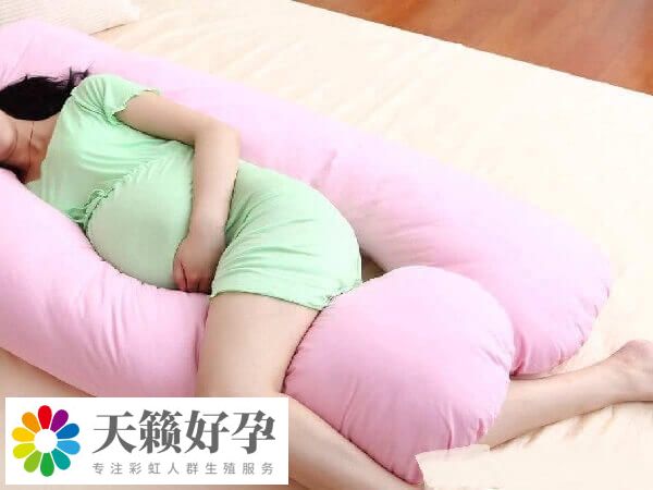 孕妇睡觉最好采取左侧卧位